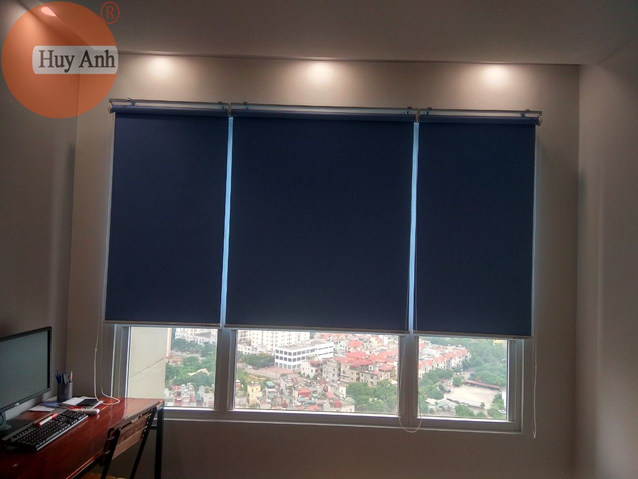 rèm cuốn chắn sáng cửa sổ